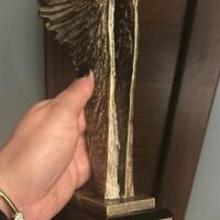 Statuetka III Miejsce LEADER skuteczności LGD Korona Sądecka, statuetka w formie skrzydeł.