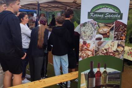 Stoisko informacyjne LGD "KORONA SĄDECKA" na "Dożynkach w Boguszy" w Gminie Kamionka Wielka