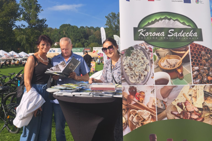 Stoisko informacyjne LGD "KORONA SĄDECKA" na "Jesieni Grybowskiej" - Miasto Grybów
